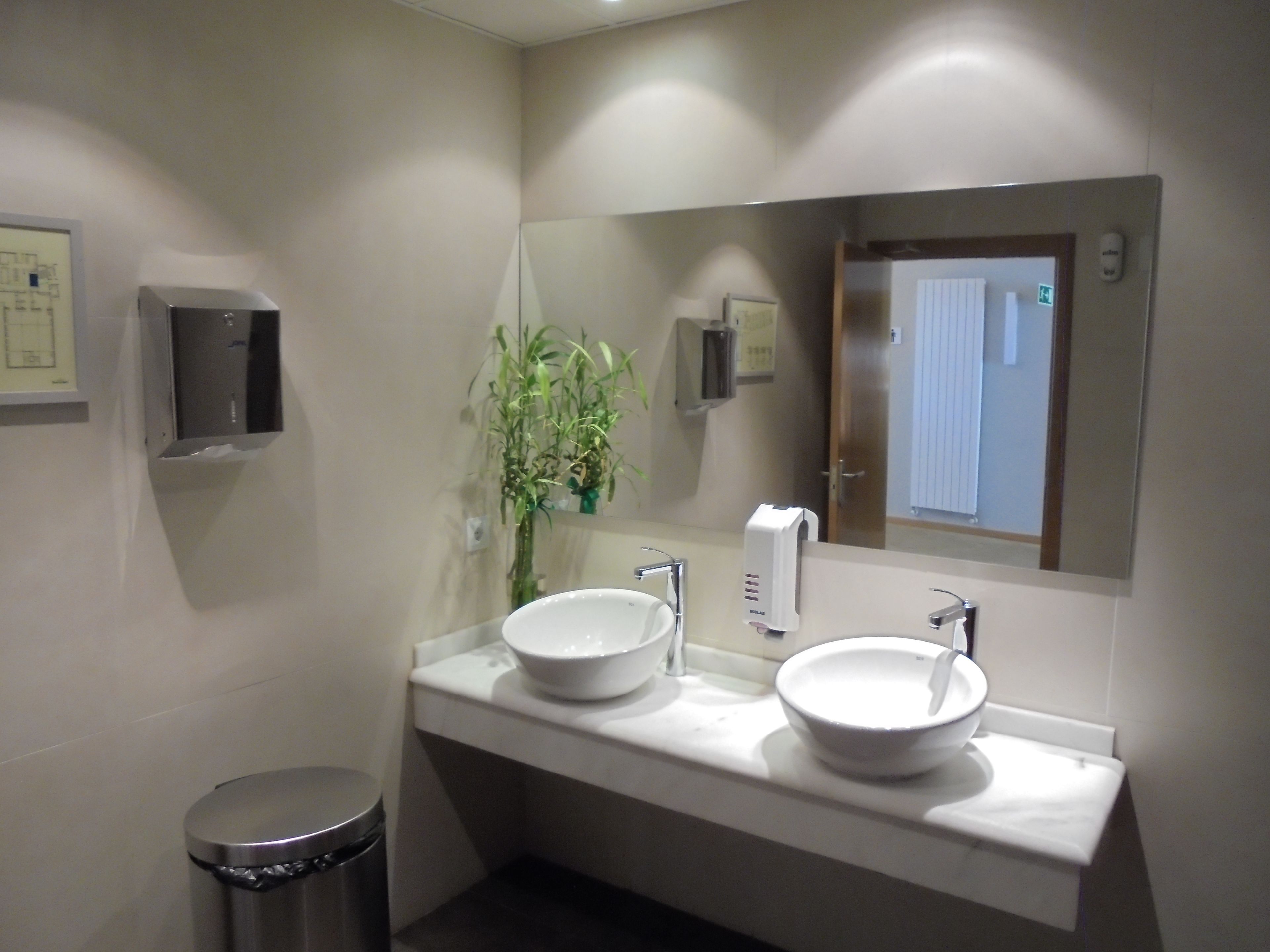 combined shower/bathtub, rainfall showerhead, designer toiletries