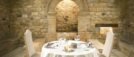 Lunch and dinner served, Regional cuisine