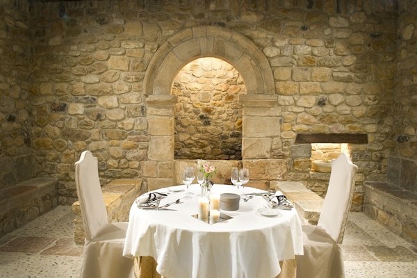 Lunch and dinner served, Regional cuisine