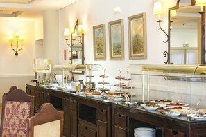 Desayuno buffet todos los días (con cargo)