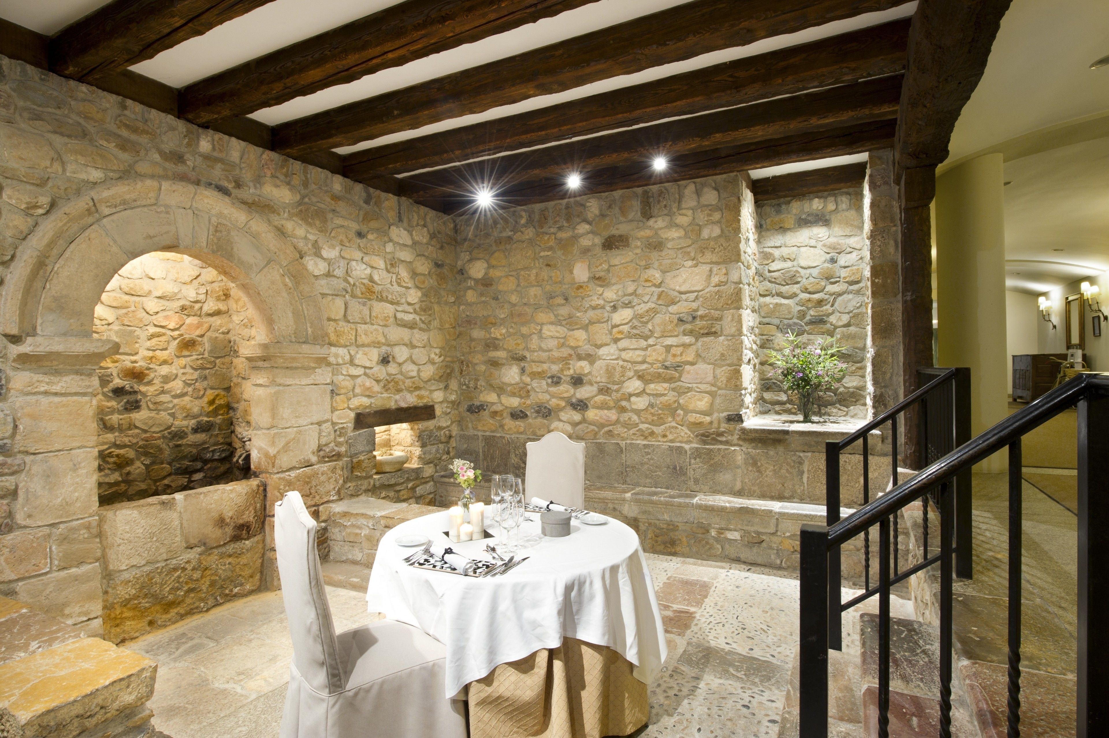 lunch and dinner served, regional cuisine