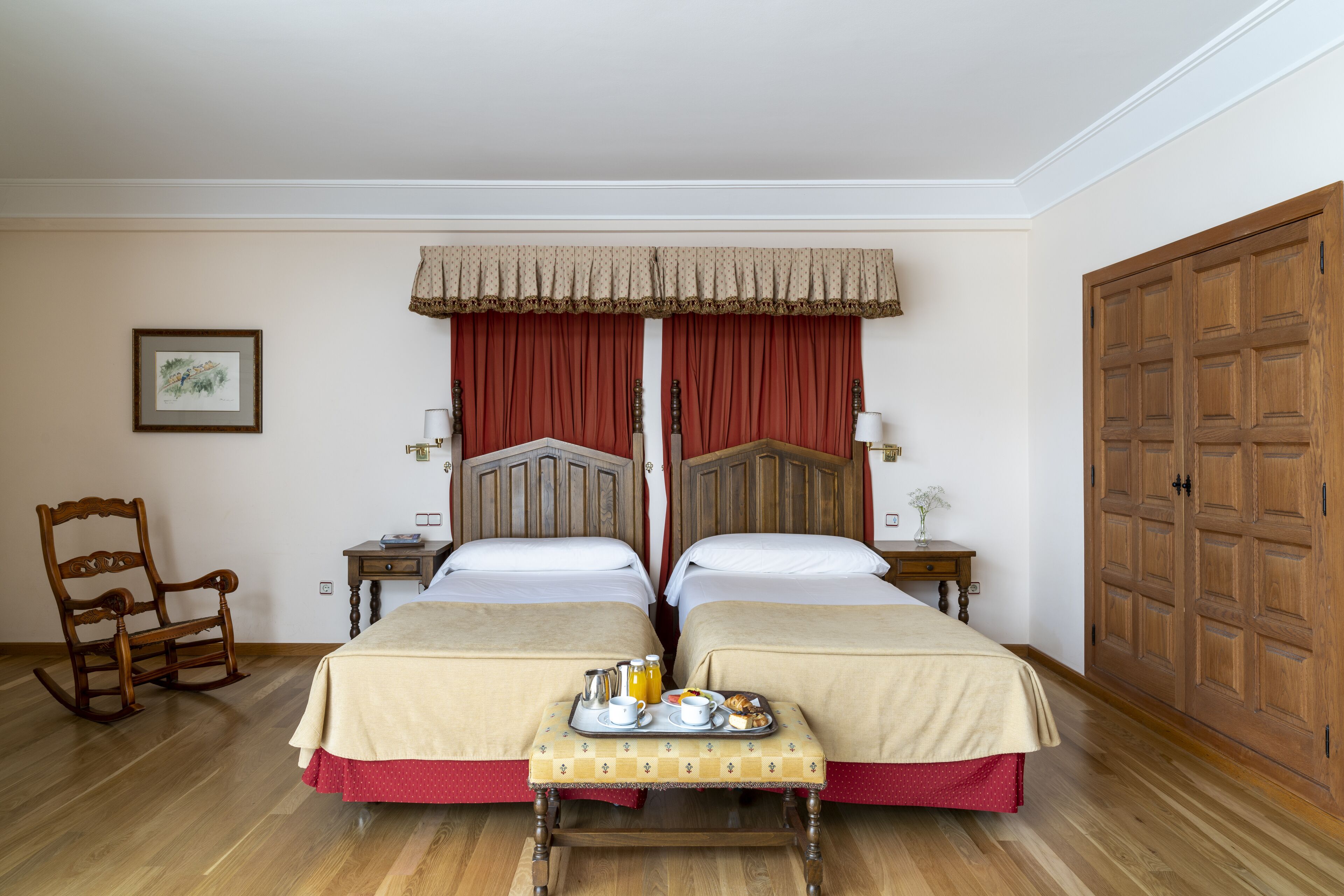 superior twin room, 2 single beds | 1 bedroom, minibar, in-room safe, desk