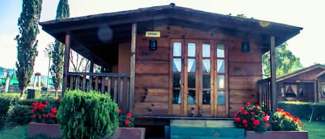 Romantic Cabin | 1 bedroom, premium bedding, down comforters, individually decorated