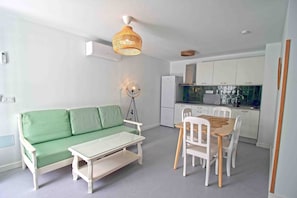 Comfort Apartment, 2 Bedrooms, Terrace | Private kitchen
