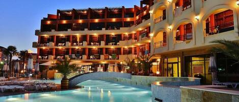 Indoor pool, outdoor pool