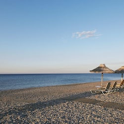 私人海灘、躺椅、遮陽傘、海灘浴巾