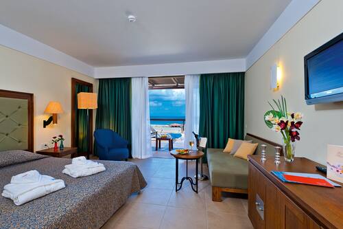 Superior Double or Twin Room, Sea View | Premium bedding, minibar, desk, blackout drapes