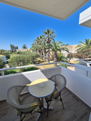 TWIN ROOM | Outdoor dining