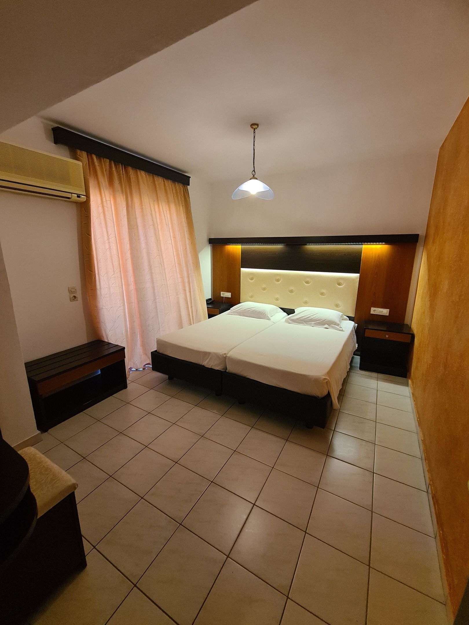 FAMILY ROOM 1 BEDROOM | Tallelokero huoneessa, internet, vuodevaatteet