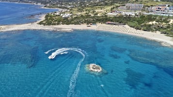 Privatstrand in der Nähe, Strandtücher, Strandbar