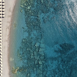 Privéstrand vlakbij, strandlakens, een strandbar