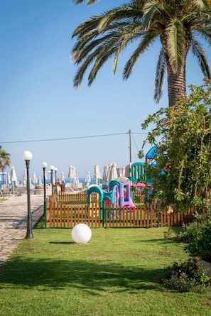 Children’s play area – outdoor