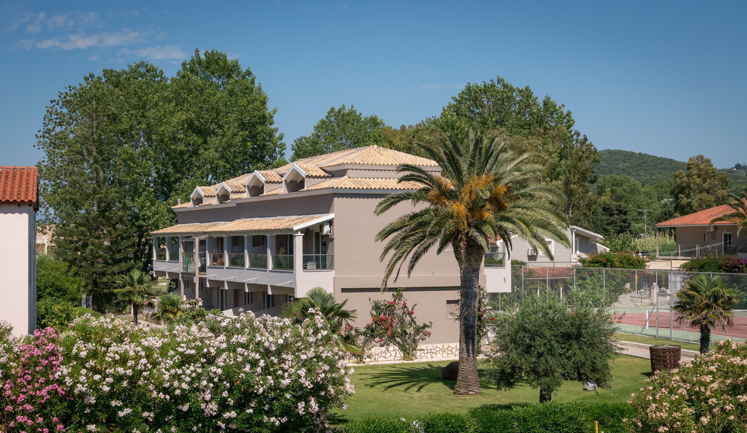 studio, garden view | private kitchen