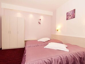 Minibar, in-room safe, desk, iron/ironing board