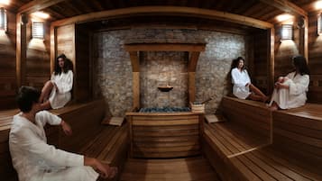 Sauna, vasca idromassaggio, trattamenti per il corpo, aromaterapia