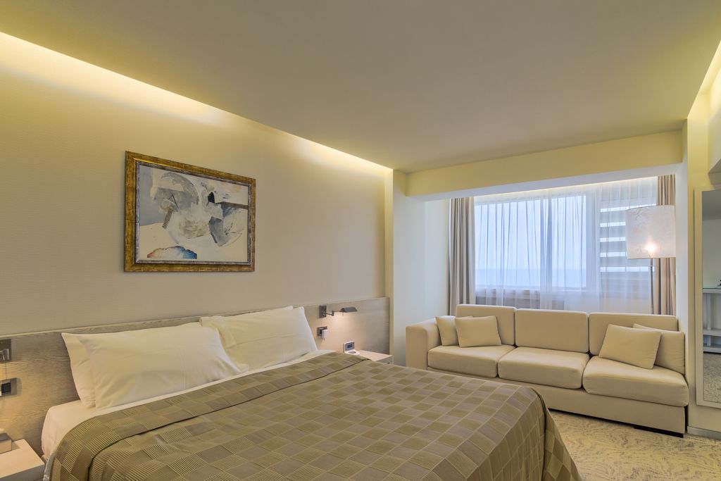 double room (without balcony and lateral sea view) | premium bedding, minibar, in-room safe, desk