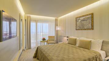 Double Room (with Balcony and Lateral Sea View) | Water view