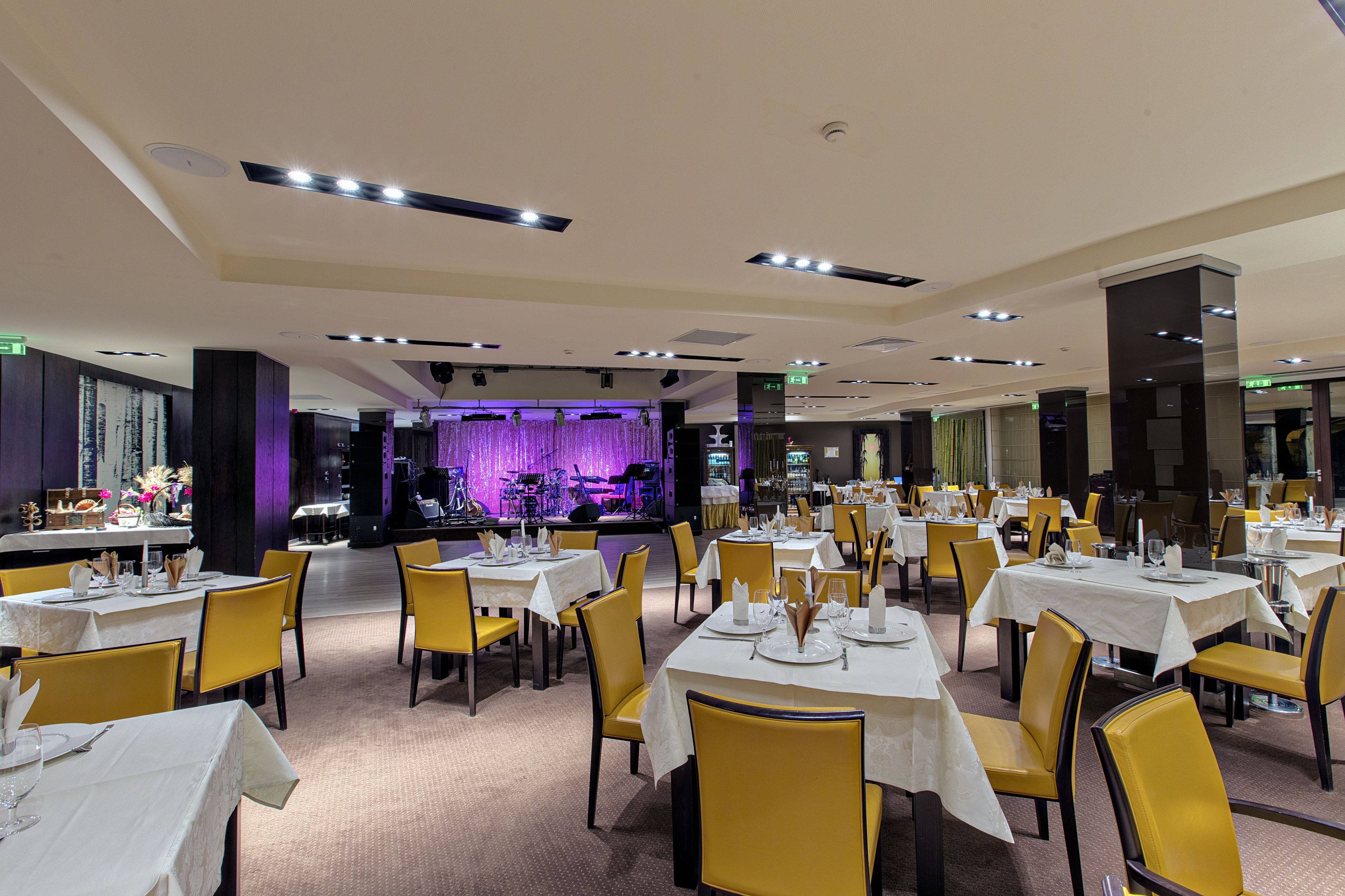 Frokost, lunsj og middag serveres, utsikt mot stranden