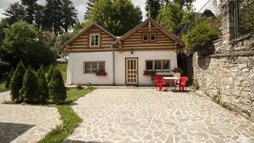 Suite Deluxe | Minibar, caja fuerte, wifi gratis y ropa de cama