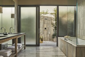 Baignoire et douche séparées, baignoire relaxante profonde
