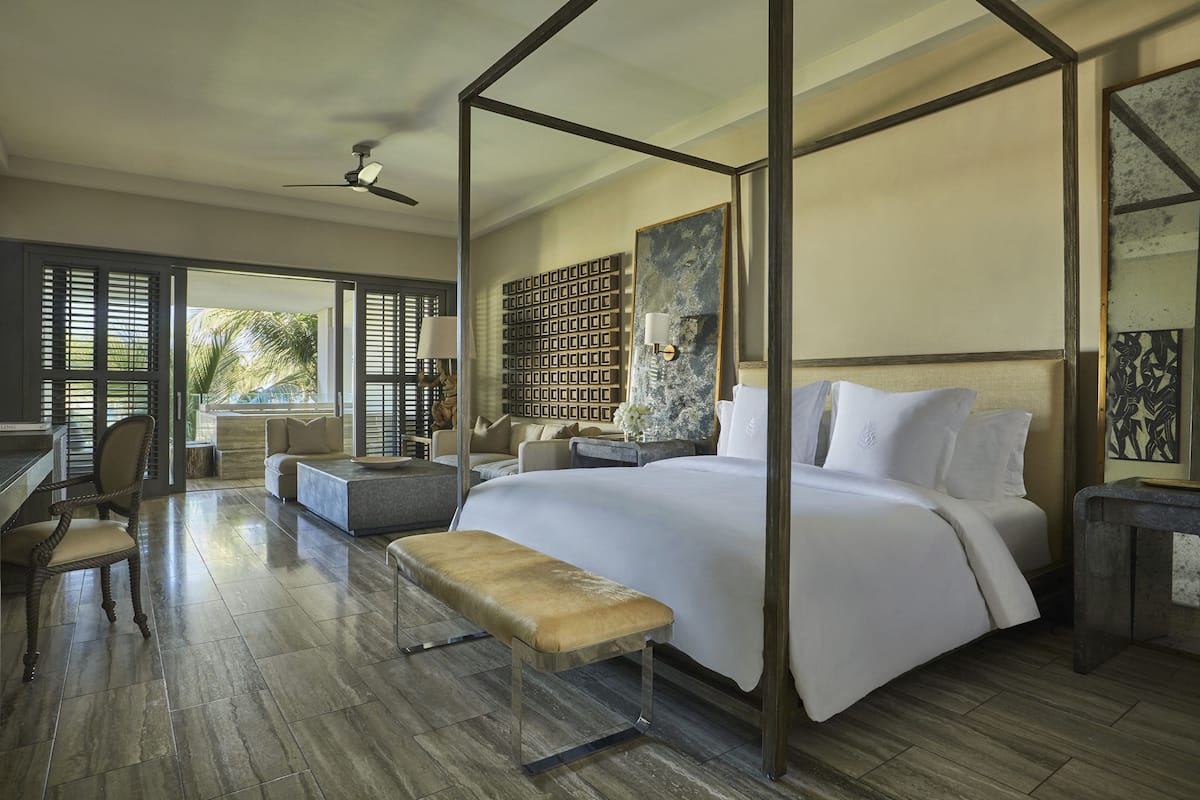 Luxe beddengoed, donsdekens, een minibar, een kluis op de kamer