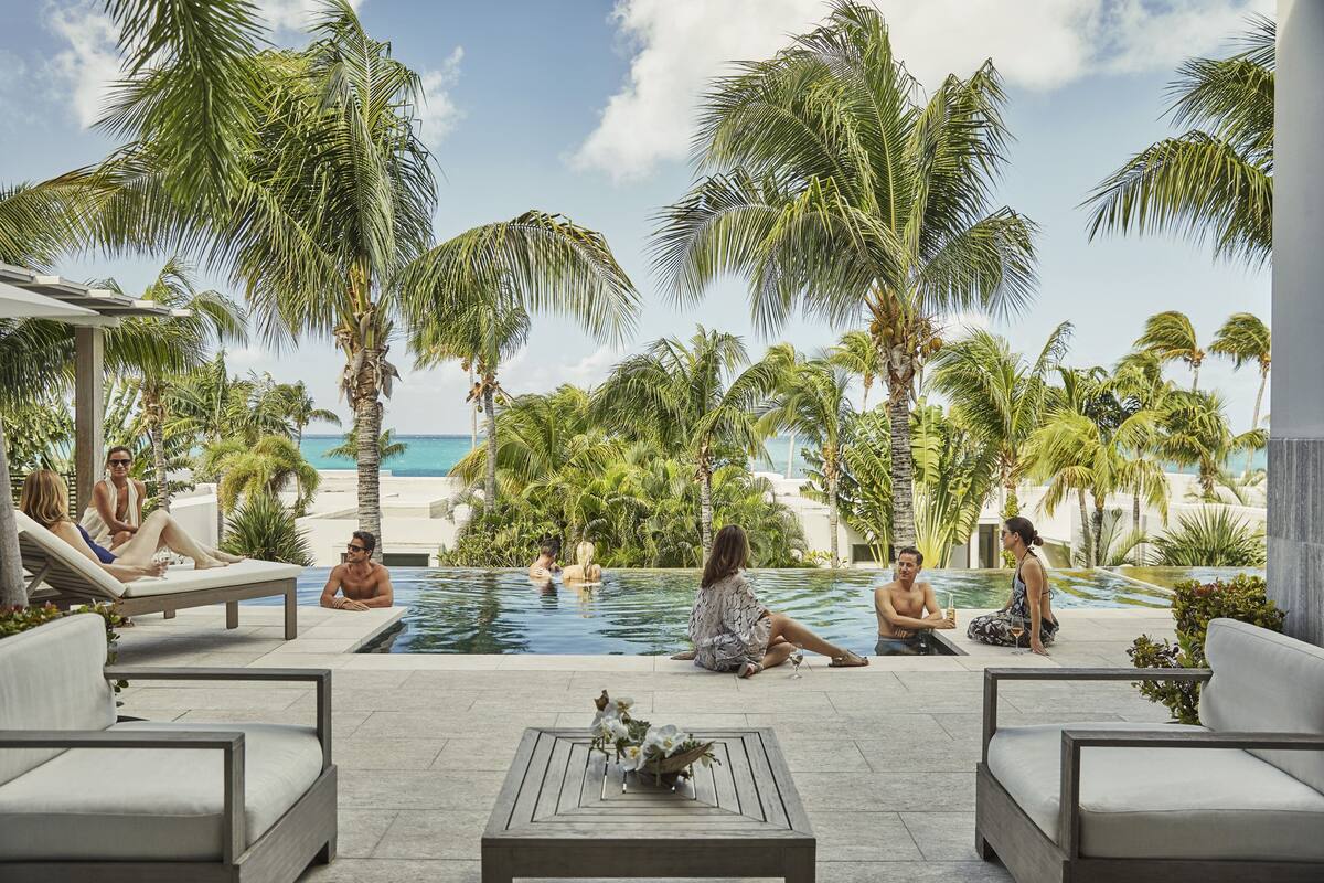 Villa, 4 slaapkamers, niet-roken, uitzicht op zee (3 king beds and two queen beds) | Zwembad | 3 buitenzwembaden, zwembadcabana's (toeslag) en parasols bij het zwembad