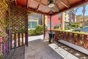 In-room safe, Internet, bed sheets