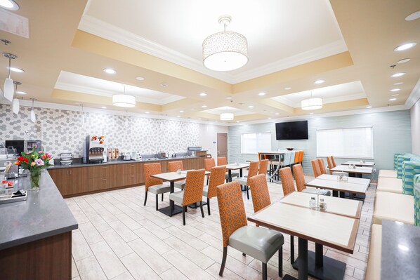 Petit déjeuner complet compris