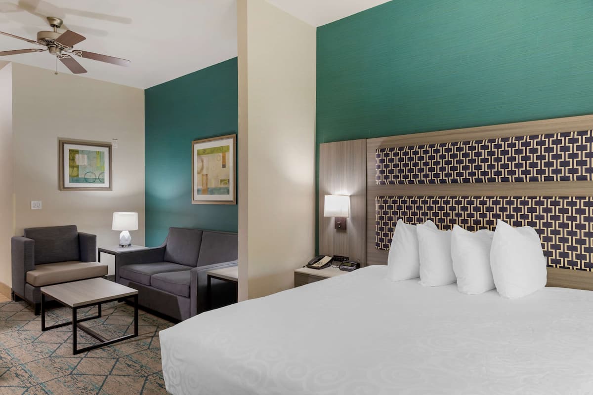 In-room safe, Internet, bed sheets