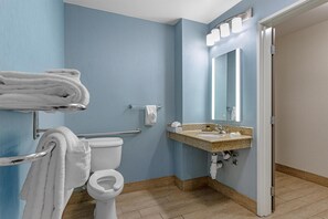 Rom – standard, 2 queensize-senger, tilgjengelighetstilpasset, ikke-røyk (Walk-in Shower) | Tilrettelagt bad