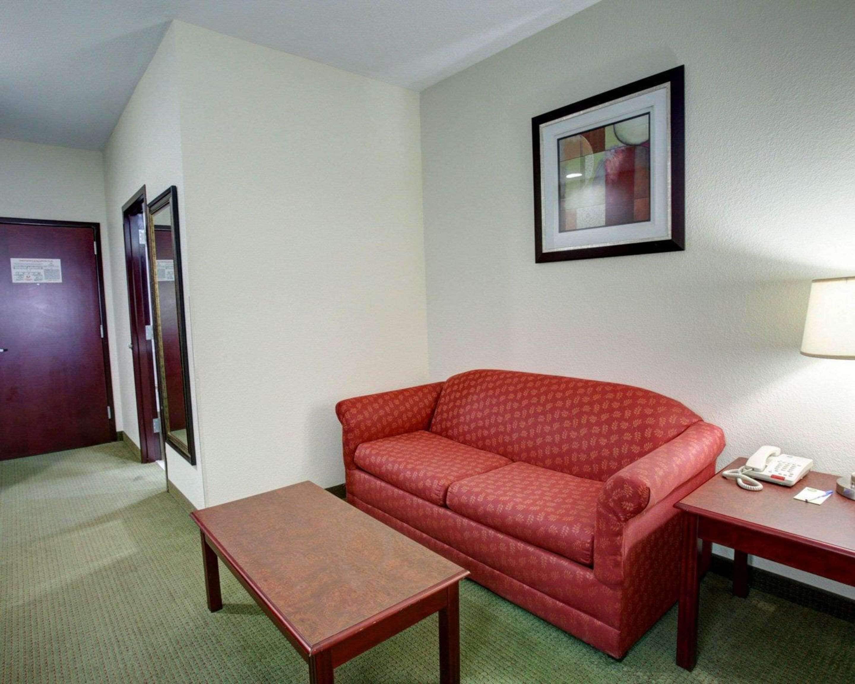 suite, non smoking | desk, blackout curtains, iron/ironing board, free cots/infant beds