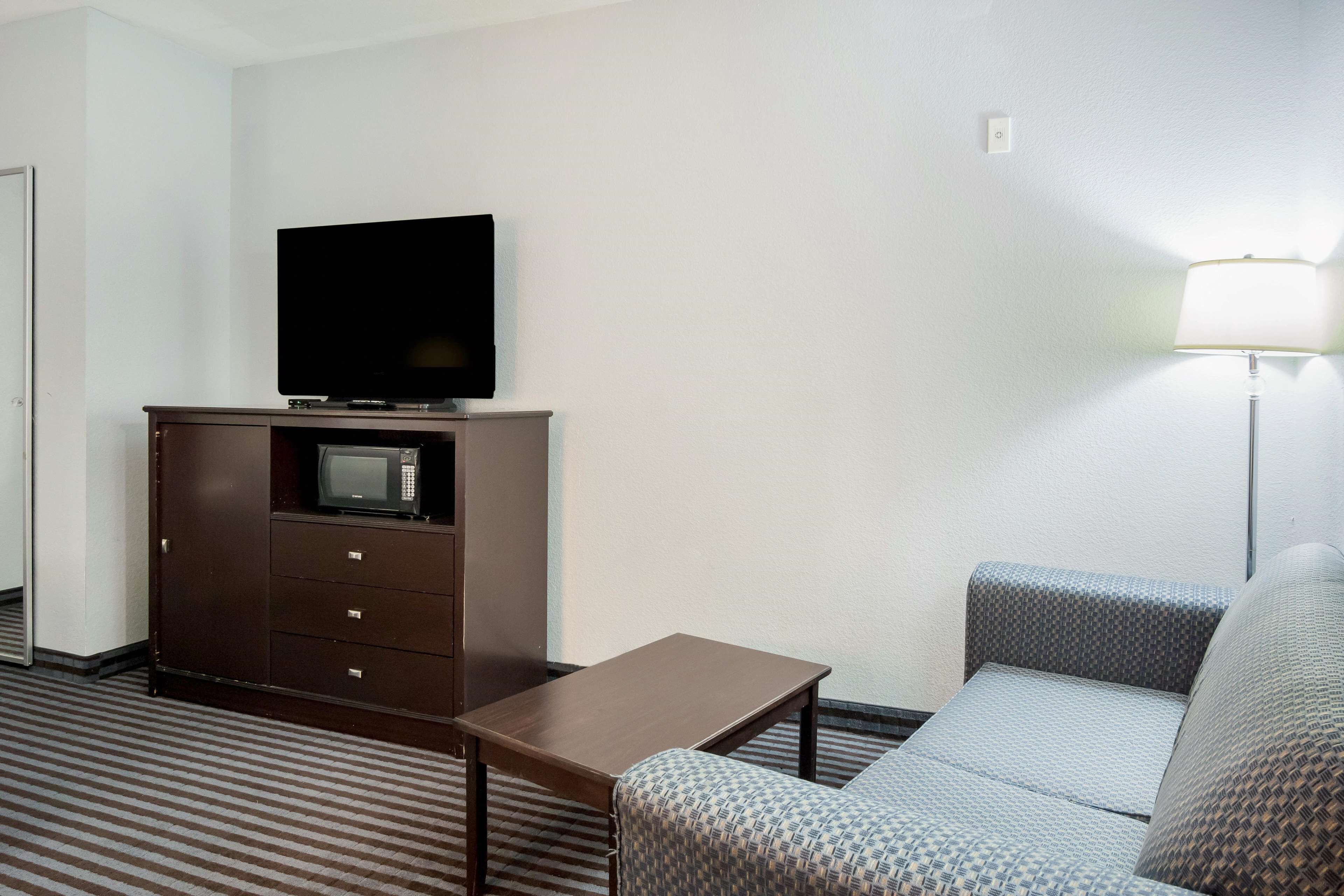 Pillow-top beds, desk, laptop workspace, free WiFi