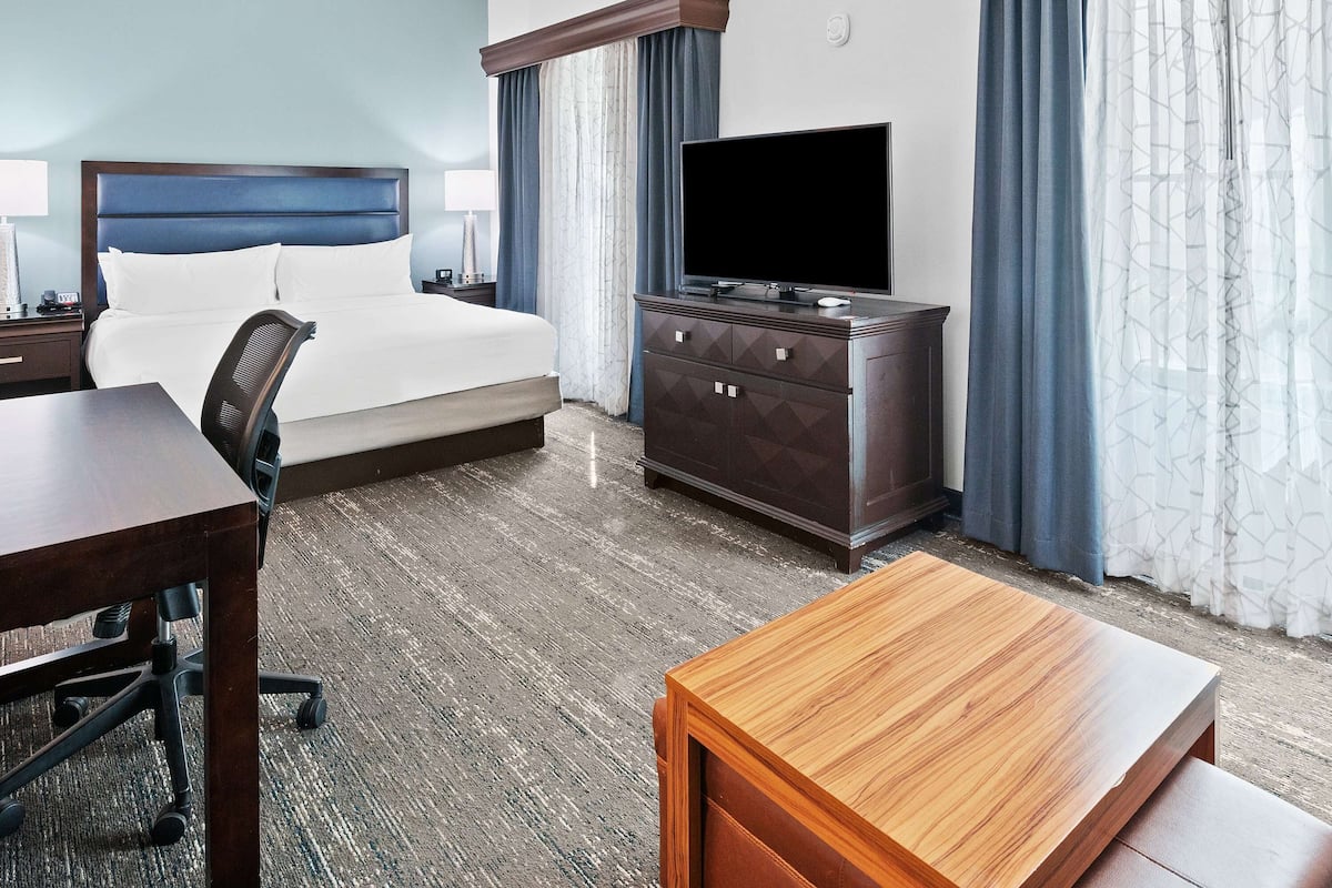 1 bedroom, hypo-allergenic bedding, down comforters, Select Comfort beds