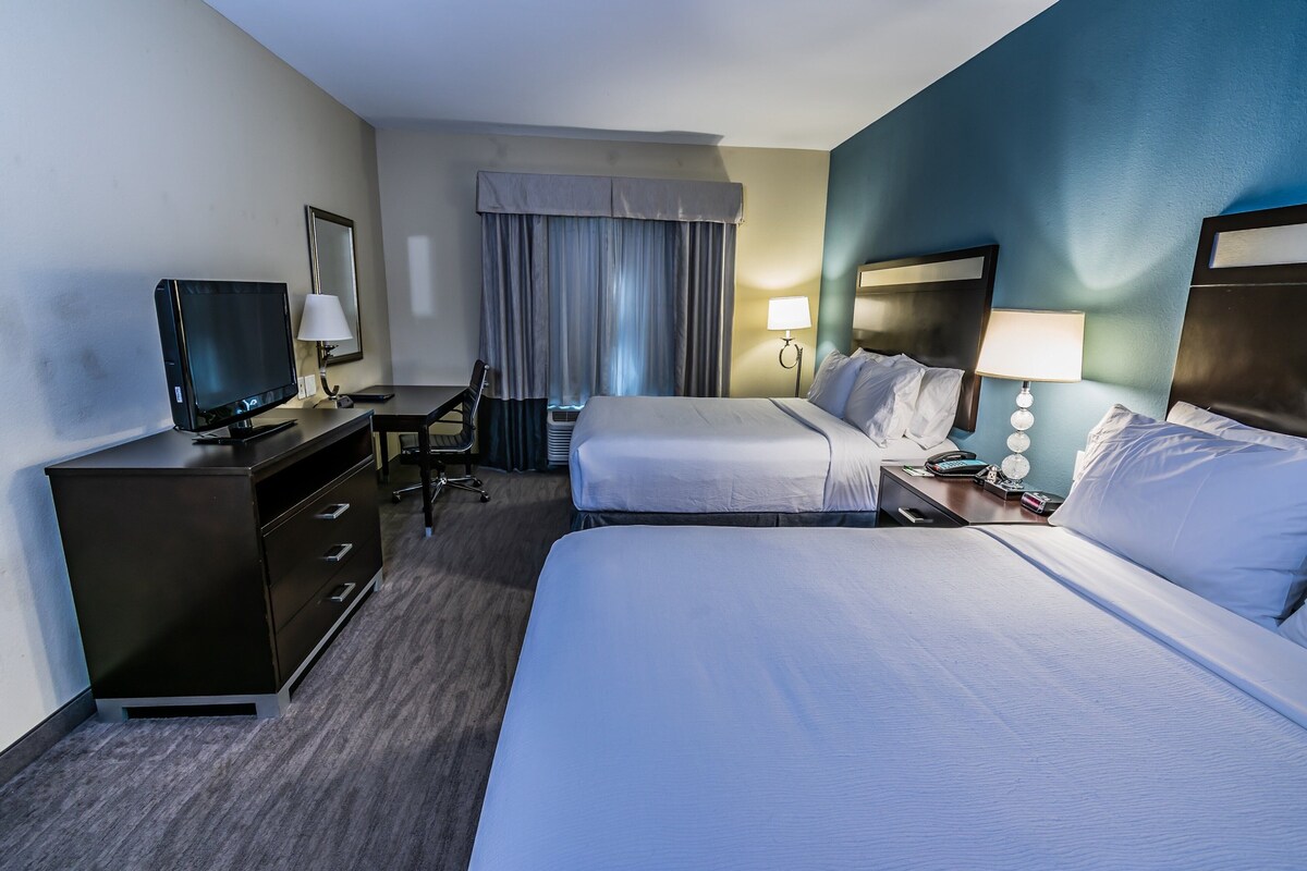 Standard Room, 2 Queen Beds, Accessible (Communications Accessible) | Desk, iron/ironing board, cribs (free), rollaway beds (surcharge)