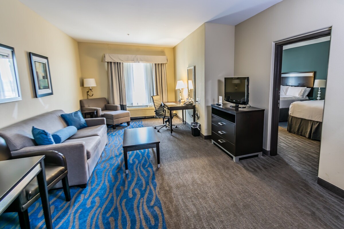 Suite, Multiple Beds (Additional Living Area) | Desk, iron/ironing board, cribs (free), rollaway beds (surcharge)
