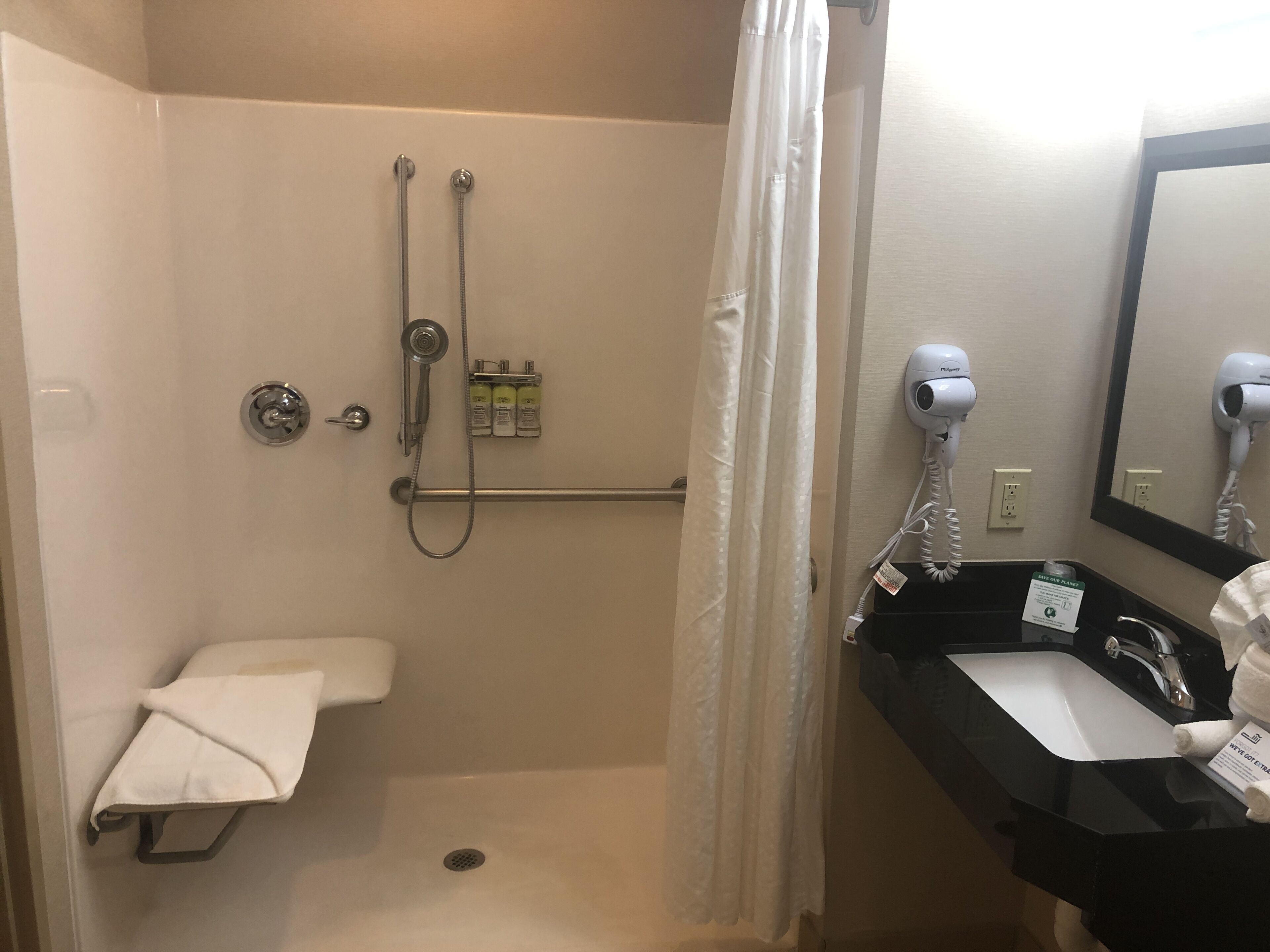 combined shower/bathtub, hair dryer, towels