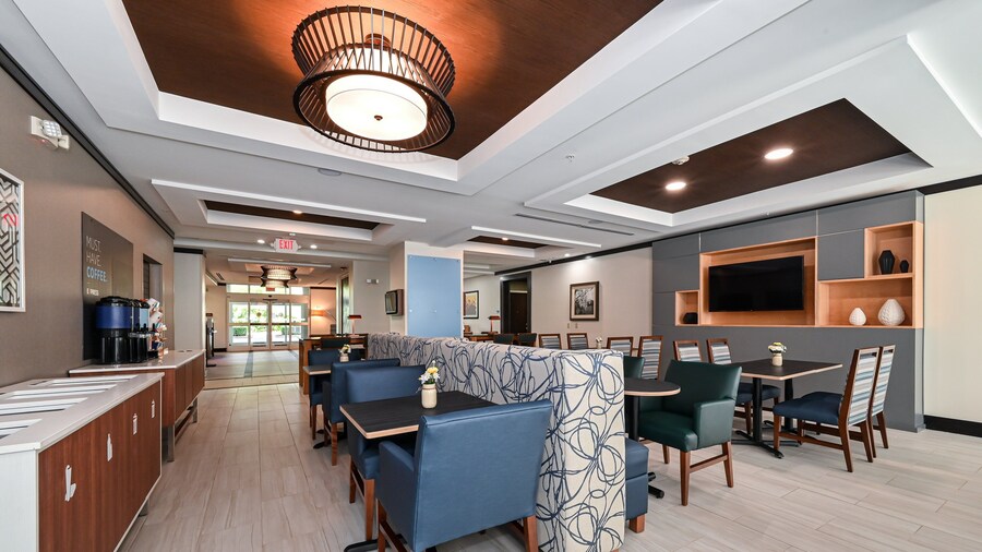 Holiday Inn Express & Suites Charlotte Southeast - Matthews by IHG