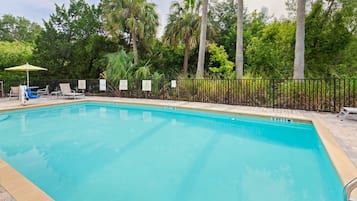 Outdoor pool, pool loungers