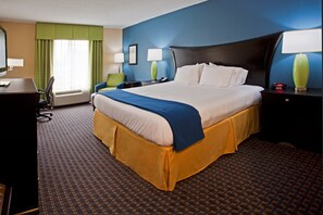 Desk, laptop workspace, blackout curtains, iron/ironing board - Holiday Inn Express Hotel & Suites Largo-Clearwater by IHG (Largo)