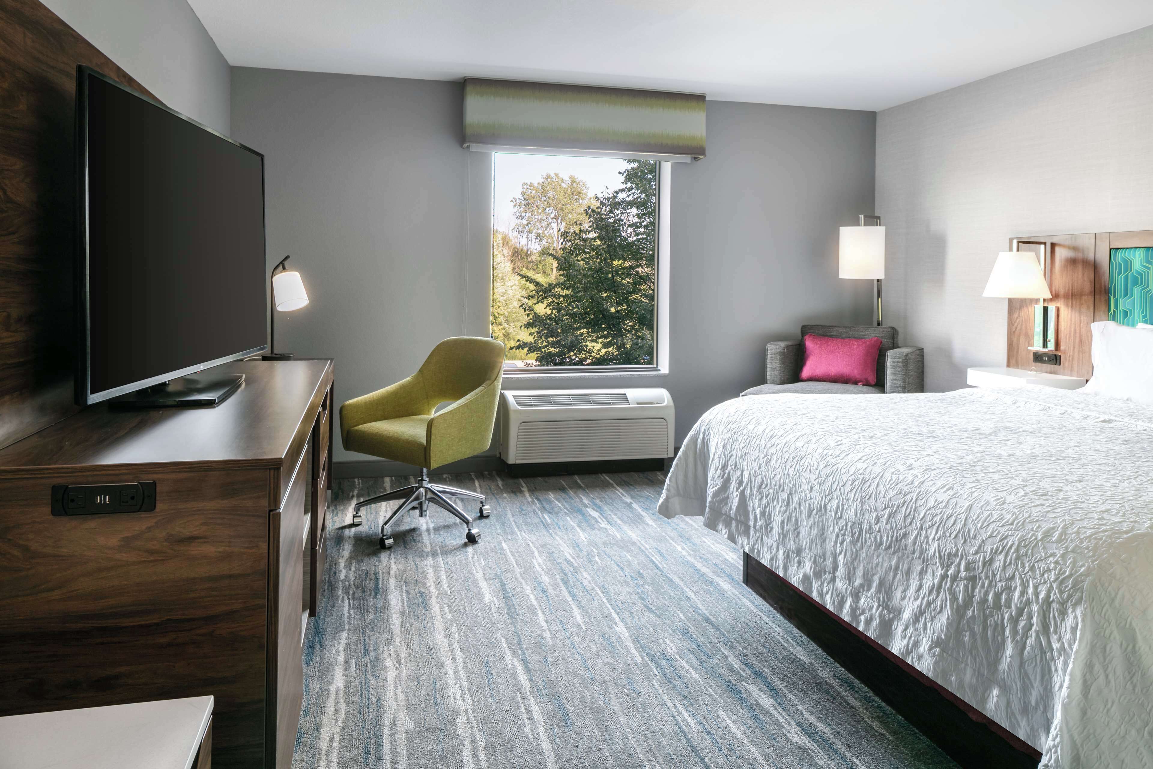 room, 1 king bed, non smoking | in-room safe, desk, laptop workspace, rollaway beds