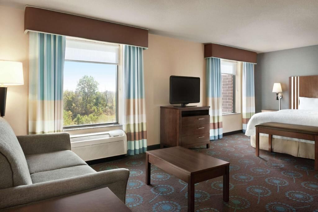 In-room safe, desk, laptop workspace, rollaway beds