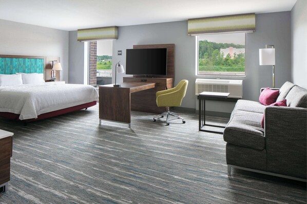 Suite estudio, 1 cama King size y sofá cama, para no fumadores (Mobility & Hearing) | 1 habitación, caja de seguridad en la habitación y escritorio 