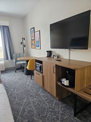 Room, 2 Queen Beds | Living area | 32-inch LCD TV with cable channels, TV - Hampton Inn & Suites Chicago Deer Park (Barrington)