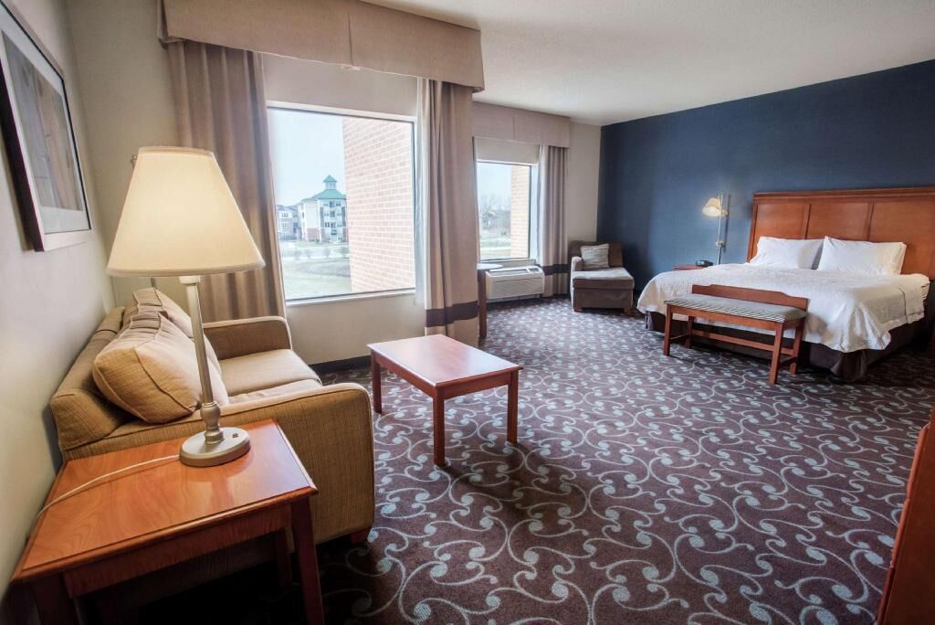 고급 침구, 책상, 암막 커튼, 다리미/다리미판