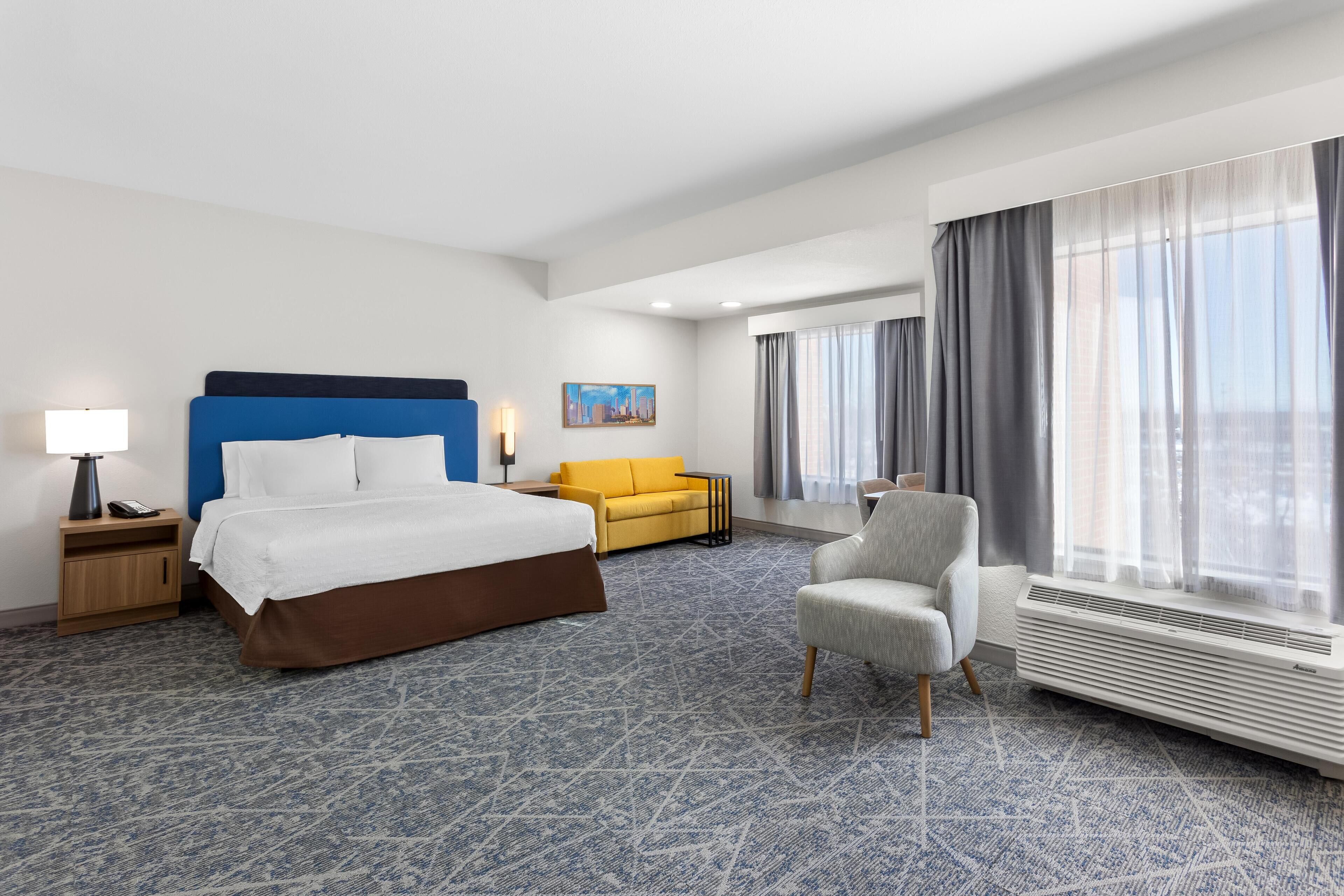 Studio, 1 King Bed, Non Smoking (with Chaise Lounge)