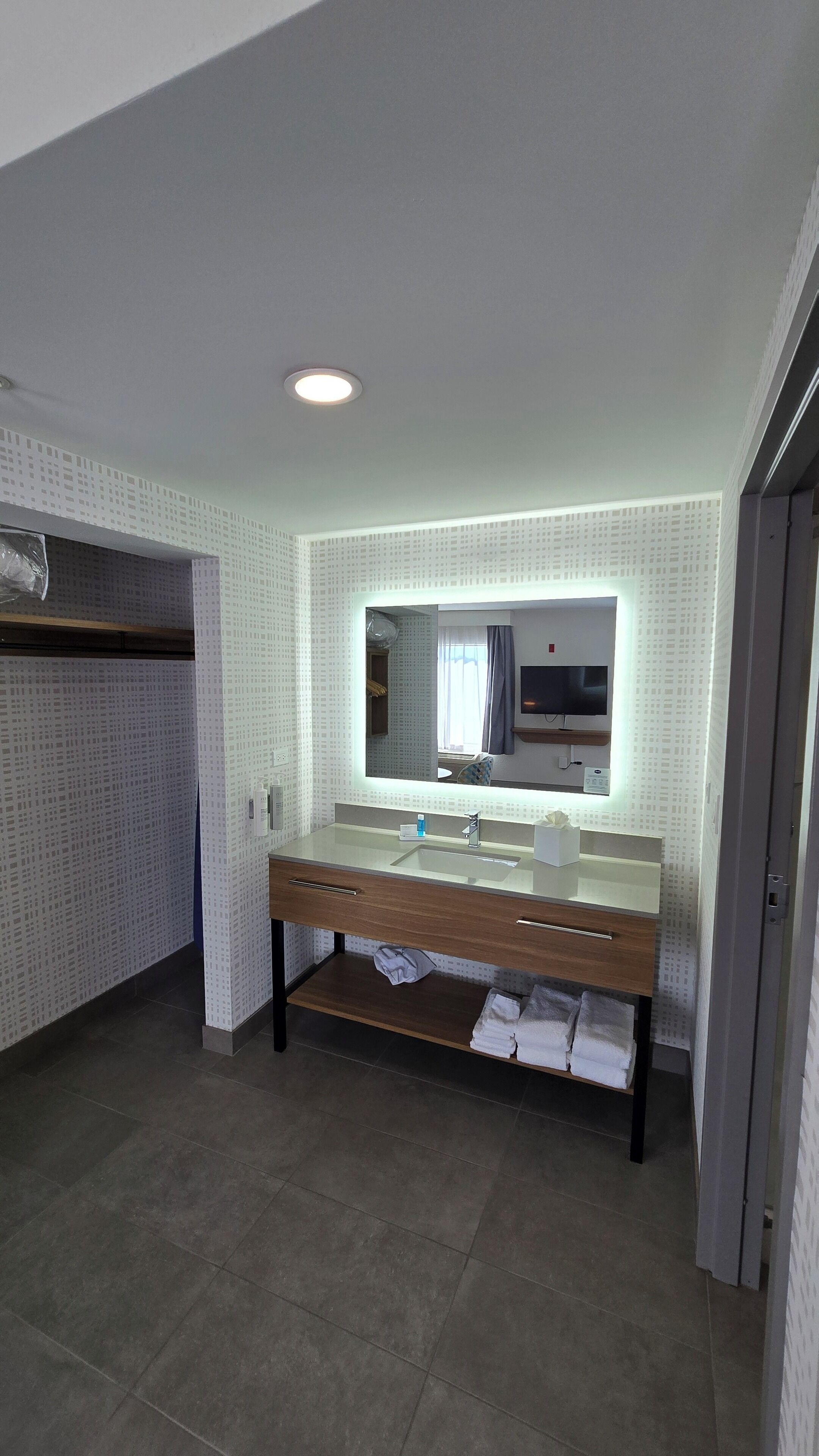 studio, 1 king bed with sofa bed | premium bedding, desk, blackout curtains, iron/ironing board