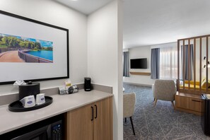 Studio (2 Queen Beds with Sofa bed) | Minibar - Hampton Inn & Suites Chicago Deer Park (Barrington)