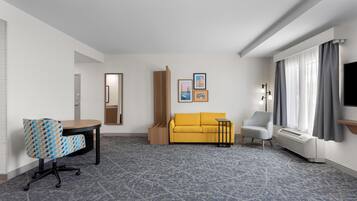 Studio, 2 Queen Beds, Accessible, Non Smoking (Mobility & Hearing, Roll-in Shower) | Living area