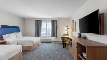 Zimmer, 2 Queen-Betten, barrierefrei, Nichtraucher (Mobility & Hearing, Bathtub) | Hochwertige Bettwaren, Schreibtisch, Verdunkelungsvorhänge