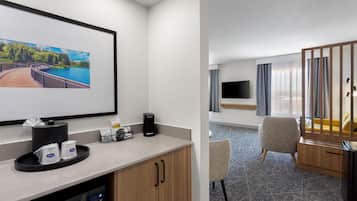 Studio (2 Queen Beds with Sofa bed) | Minibar